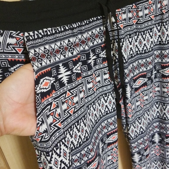 Connection 18 Elastic Joggers. Size small - Picture 3 of 5